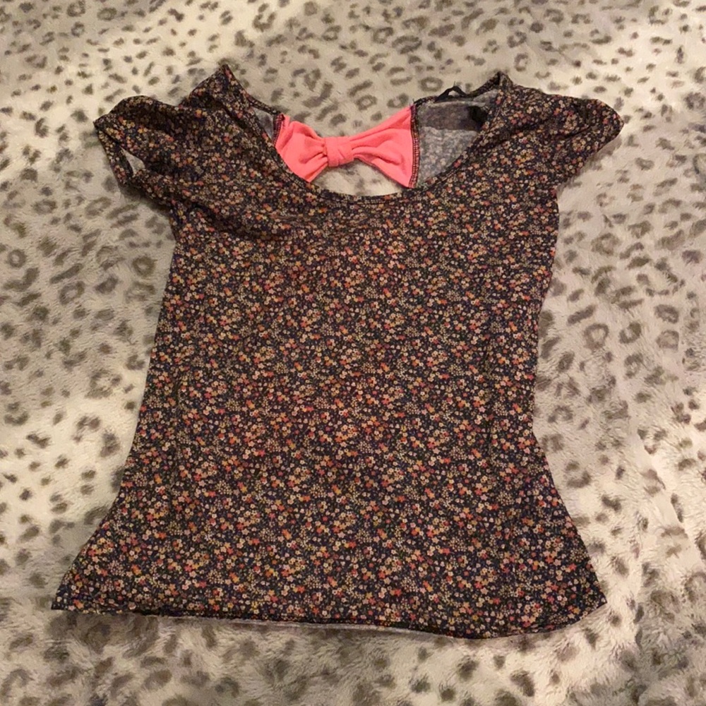 Adorable nollie shirt with open pack